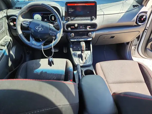 KM8K3CA39PU986010 2023 HYUNDAI KONA - Image 8