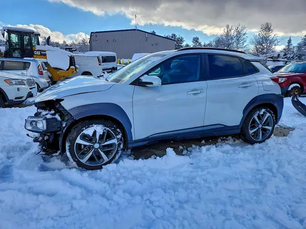 KM8K3CA50JU141023 2018 HYUNDAI KONA - Image 1