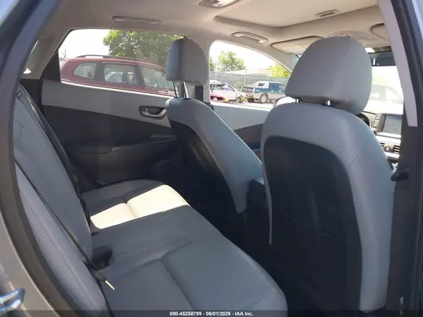 KM8K3CA53JU170273 2018 HYUNDAI KONA - Image 8