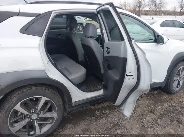 KM8K3CA54JU164921 2018 HYUNDAI KONA - Image 8