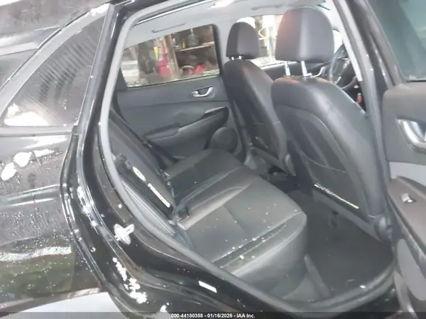 KM8K3CA55JU097102 2018 HYUNDAI KONA - Image 8