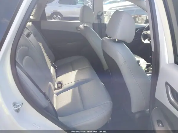 KM8K3CA56JU102713 2018 HYUNDAI KONA - Image 8