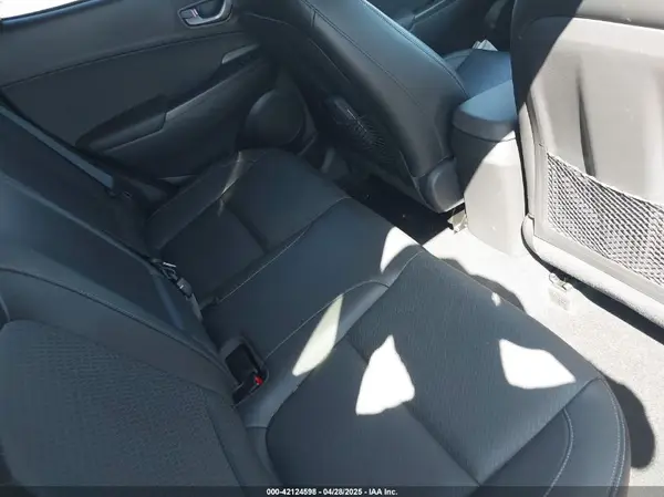 KM8K3CA57JU108780 2018 HYUNDAI KONA - Image 8