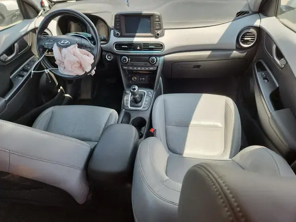 KM8K3CA57JU164895 2018 HYUNDAI KONA - Image 8
