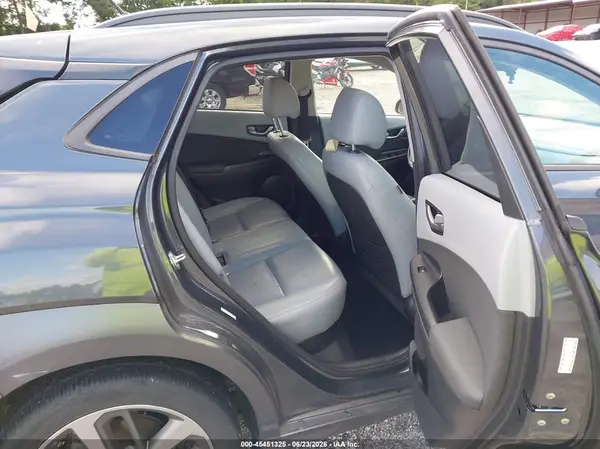 KM8K3CA58JU168597 2018 HYUNDAI KONA - Image 8