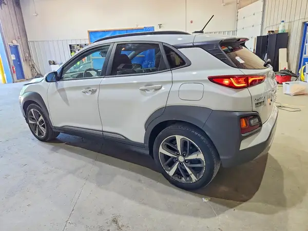 KM8K3CA5XJU136508 2018 HYUNDAI KONA - Image 2