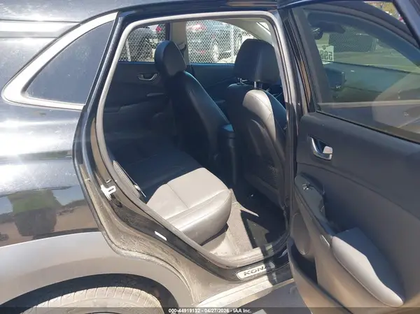 KM8K5CA54JU075943 2018 HYUNDAI KONA - Image 8