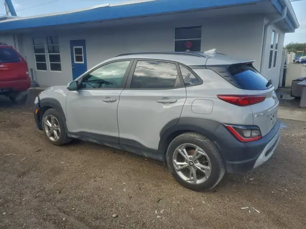 KM8K62AB4NU773598 2022 HYUNDAI KONA - Image 2