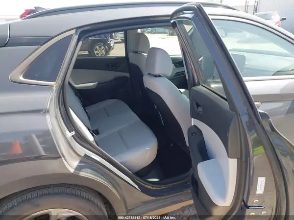 KM8K62AB8PU028453 2023 HYUNDAI KONA - Image 8