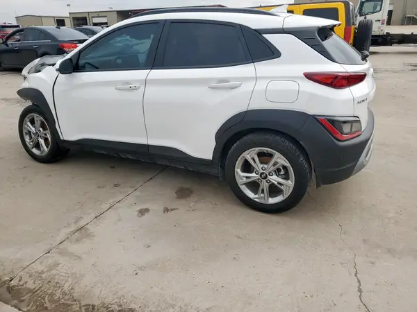 KM8K62ABXNU802635 2022 HYUNDAI KONA - Image 2