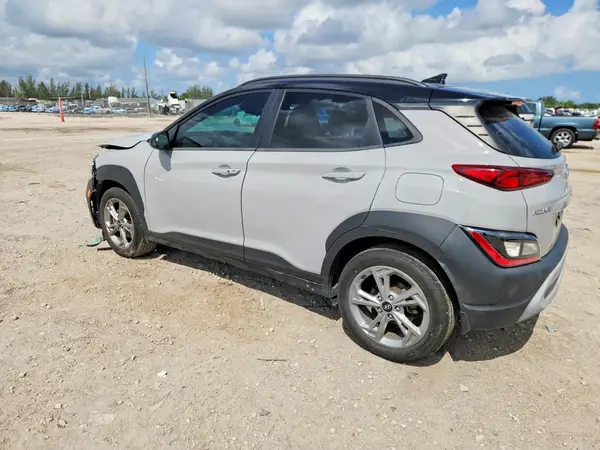 KM8K62ABXNU915789 2022 HYUNDAI KONA - Image 2