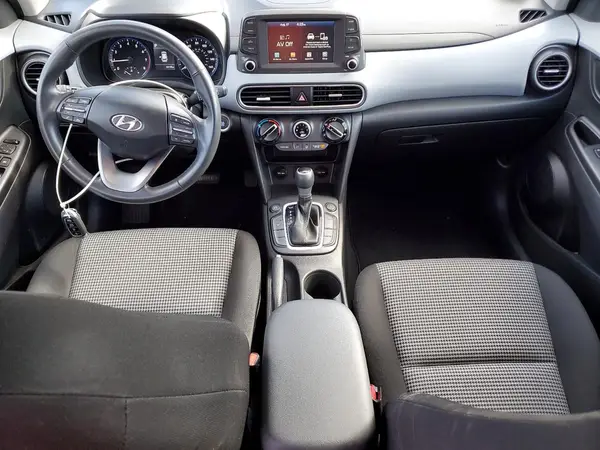 KM8K6CAA3JU149976 2018 HYUNDAI KONA - Image 8