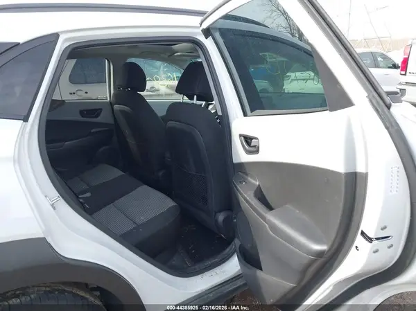 KM8K6CAA5JU096729 2018 HYUNDAI KONA - Image 8