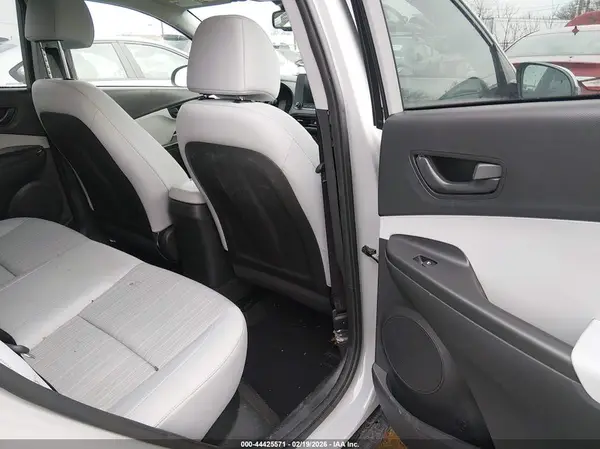 KM8K6CAB1NU808586 2022 HYUNDAI KONA - Image 8