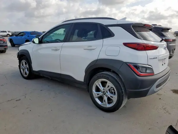 KM8K6CAB2NU846117 2022 HYUNDAI KONA - Image 2
