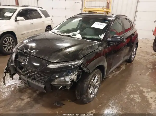 KM8K6CAB3PU975132 2023 HYUNDAI KONA - Image 2