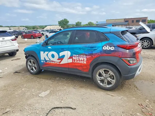 KM8K6CAB5PU981286 2023 HYUNDAI KONA - Image 2