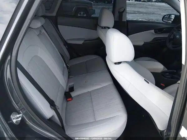KM8K6CAB6NU801939 2022 HYUNDAI KONA - Image 8