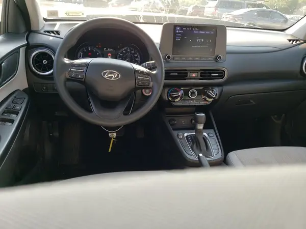 KM8K6CAB6NU863583 2022 HYUNDAI KONA - Image 8