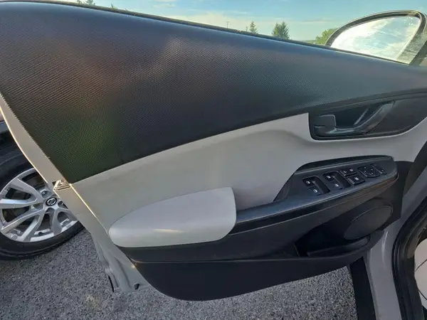 KM8K6CAB7PU030829 2023 HYUNDAI KONA - Image 2