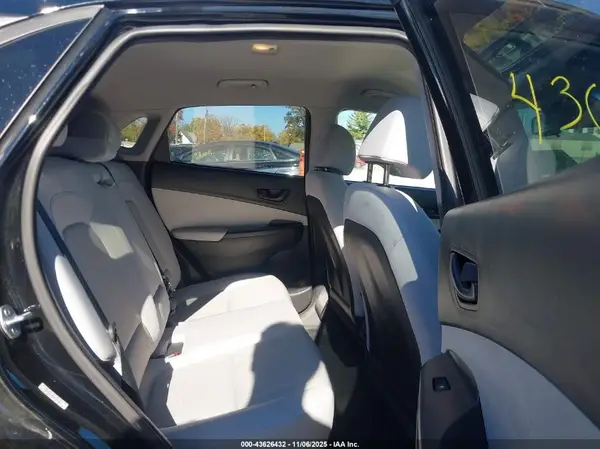 KM8K6CAB9PU053948 2023 HYUNDAI KONA - Image 8