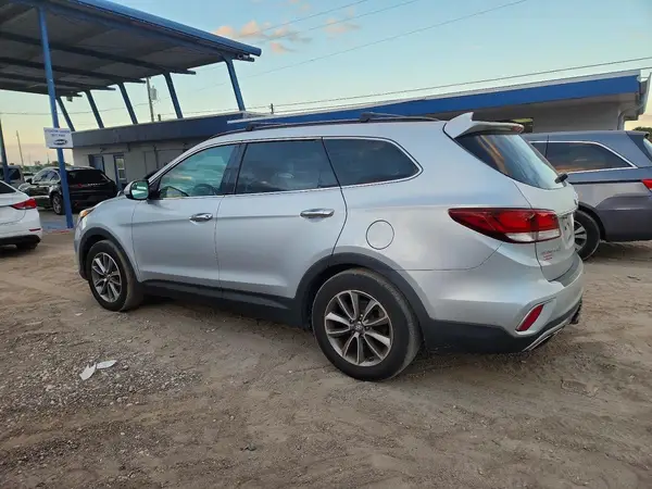 KM8SM4HF6HU244457 2017 HYUNDAI SANTA FE - Image 2