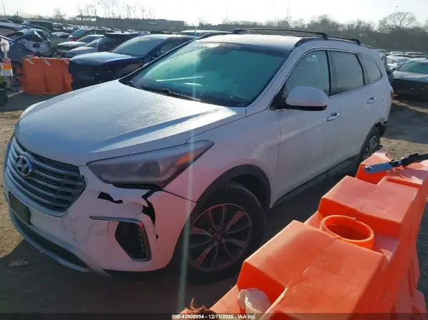 KM8SM4HF7JU258826 2018 HYUNDAI SANTA FE - Image 2