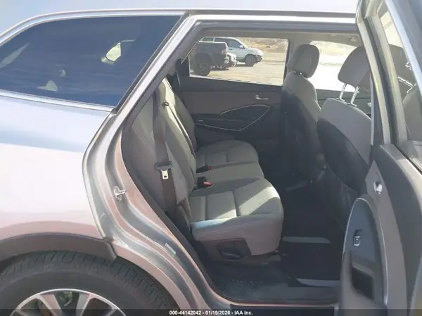 KM8SM4HF8HU200668 2017 HYUNDAI SANTA FE - Image 8