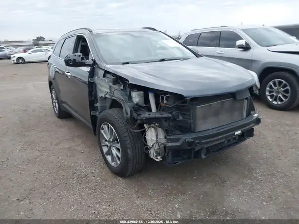 KM8SM4HF8JU275828 2018 HYUNDAI SANTA FE - Image 1