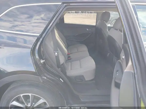 KM8SMDHF0HU172039 2017 HYUNDAI SANTA FE - Image 8