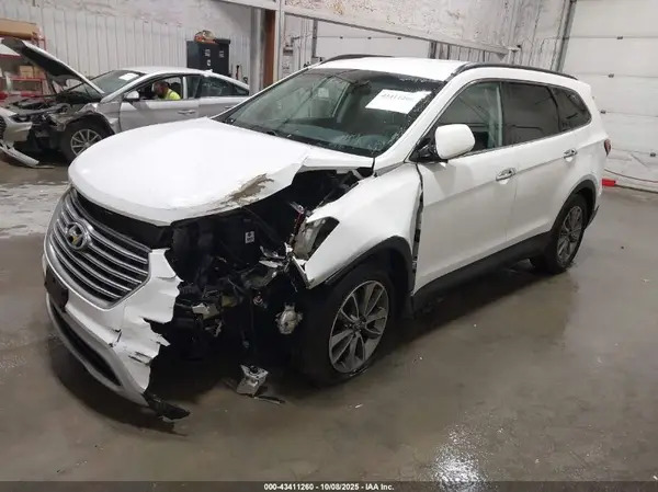 KM8SMDHF0HU183347 2017 HYUNDAI SANTA FE - Image 2