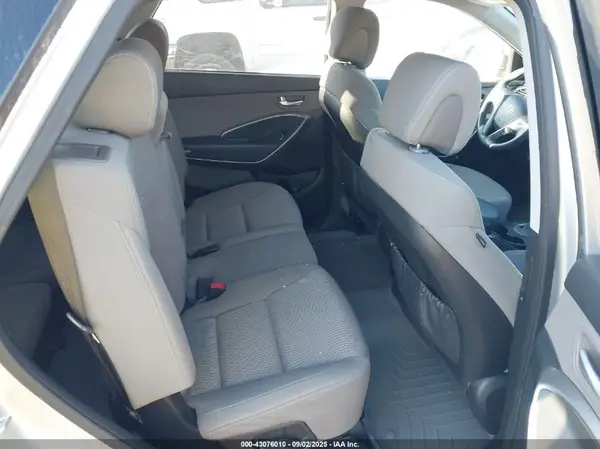 KM8SMDHF0HU216279 2017 HYUNDAI SANTA FE - Image 8