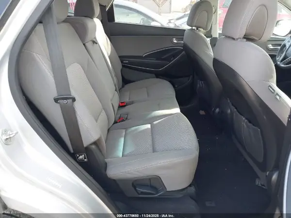 KM8SMDHF0HU225905 2017 HYUNDAI SANTA FE - Image 8