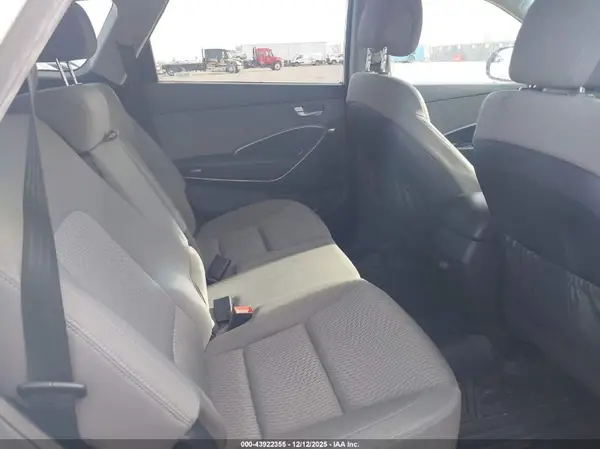 KM8SMDHF2HU170650 2017 HYUNDAI SANTA FE - Image 8