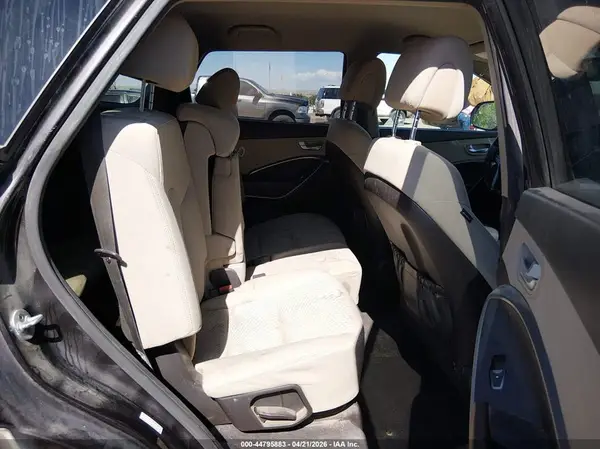 KM8SMDHF3HU184427 2017 HYUNDAI SANTA FE - Image 8
