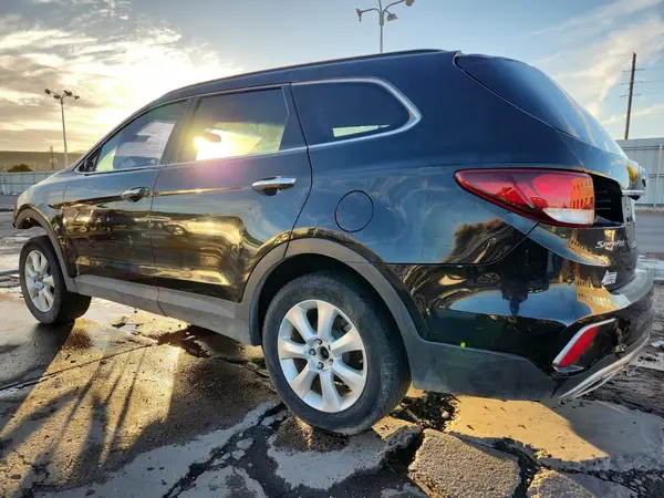 KM8SMDHF3HU246165 2017 HYUNDAI SANTA FE - Image 2
