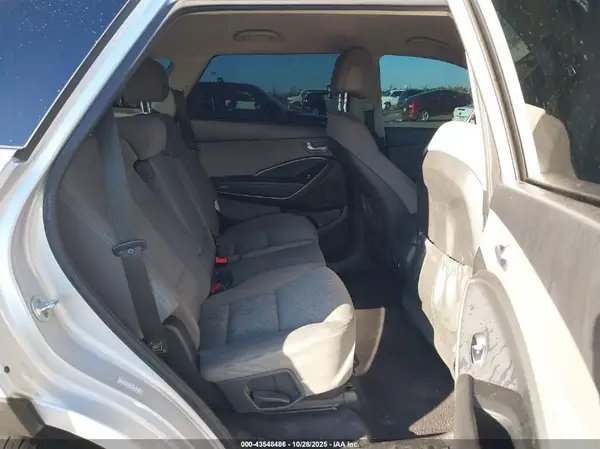 KM8SMDHF4HU174490 2017 HYUNDAI SANTA FE - Image 8