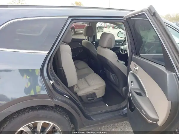 KM8SMDHF5HU174837 2017 HYUNDAI SANTA FE - Image 8