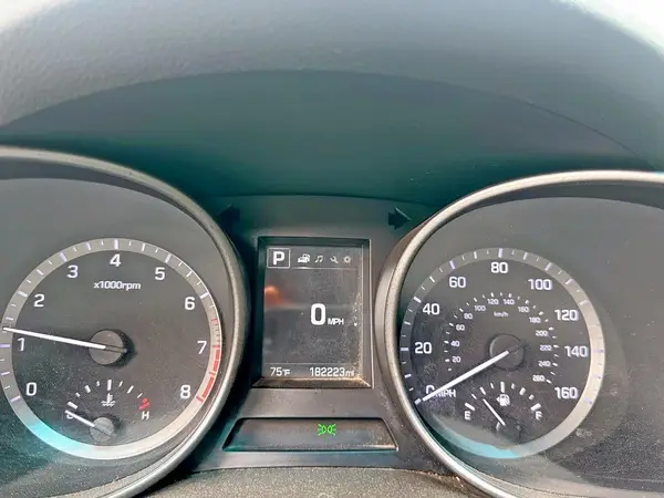 KM8SMDHF5HU175874 2017 HYUNDAI SANTA FE - Image 8
