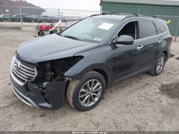 KM8SMDHF5HU205827 2017 HYUNDAI SANTA FE - Image 2