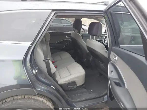 KM8SMDHF5HU205827 2017 HYUNDAI SANTA FE - Image 8