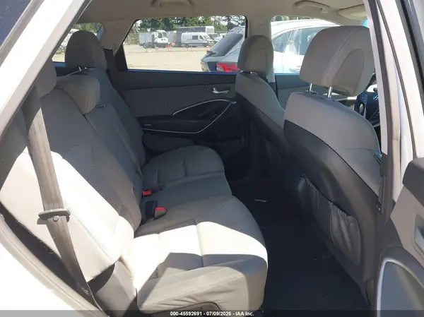 KM8SMDHF5HU218643 2017 HYUNDAI SANTA FE - Image 8