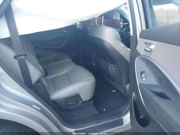 KM8SMDHF5HU223504 2017 HYUNDAI SANTA FE - Image 8