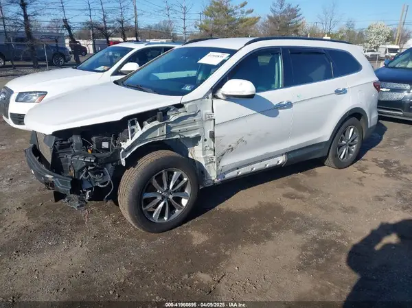 KM8SMDHF5HU257085 2017 HYUNDAI SANTA FE - Image 2