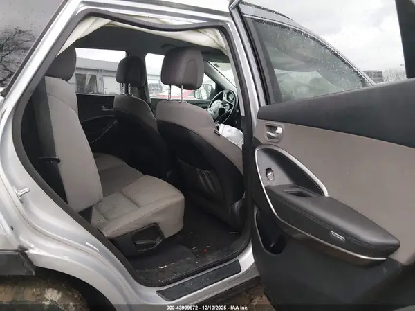 KM8SMDHF6HU196197 2017 HYUNDAI SANTA FE - Image 8