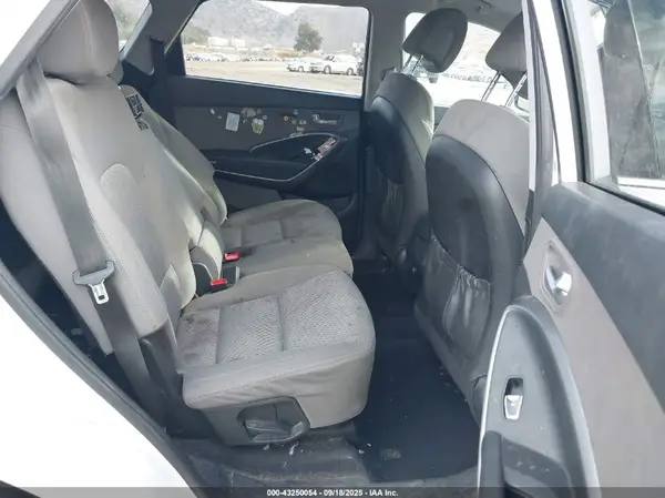 KM8SMDHF6HU222183 2017 HYUNDAI SANTA FE - Image 8