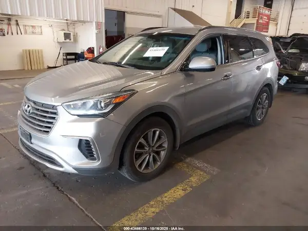 KM8SMDHF6JU268778 2018 HYUNDAI SANTA FE - Image 2