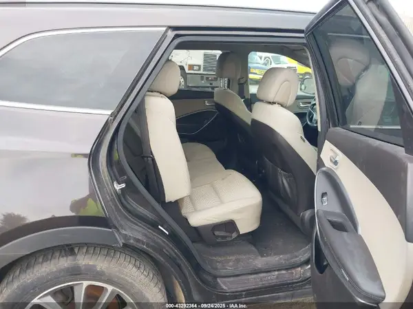 KM8SMDHF7HU176900 2017 HYUNDAI SANTA FE - Image 8