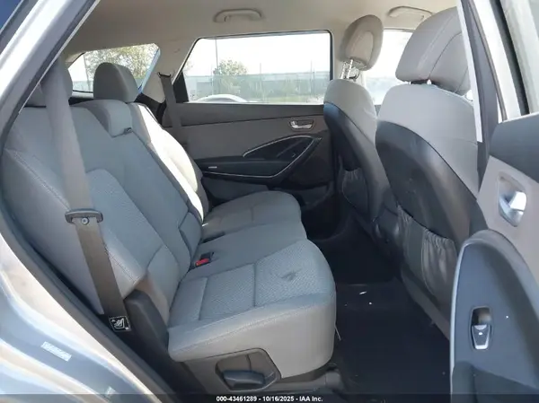 KM8SMDHF7HU206817 2017 HYUNDAI SANTA FE - Image 8
