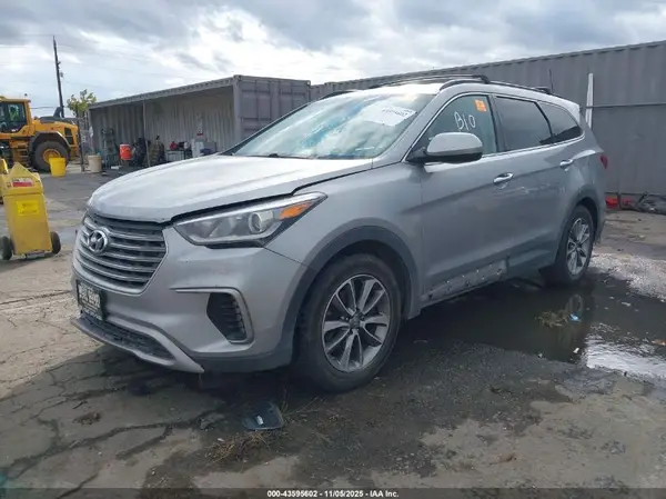KM8SMDHF7HU250753 2017 HYUNDAI SANTA FE - Image 2
